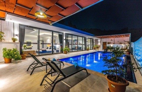 Villa Neon-