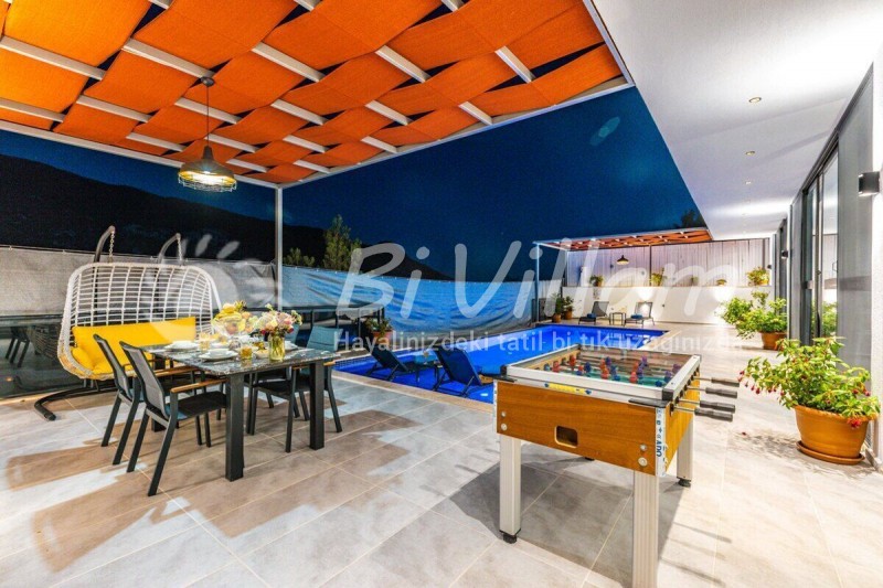 Villa Neon-