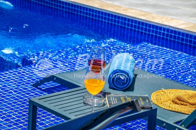 Villa Neon-