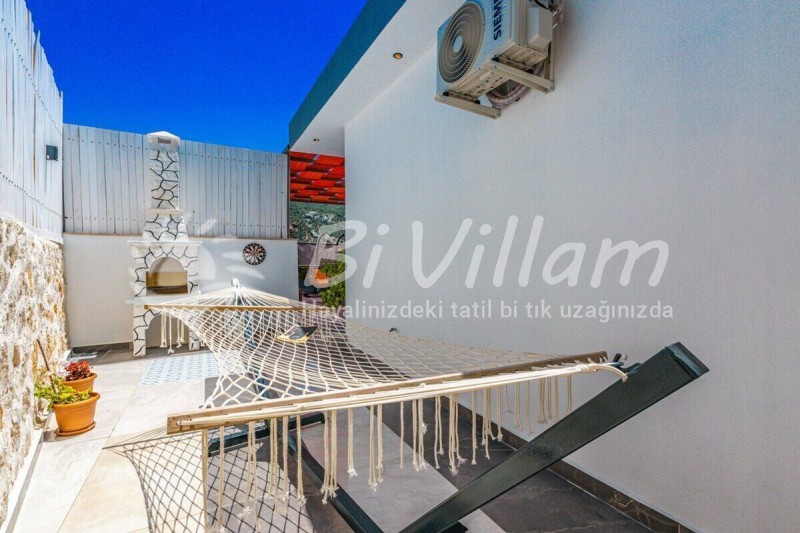 Villa Neon-