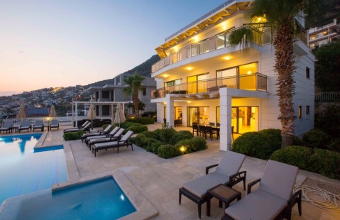 Villa Falcon Lodge