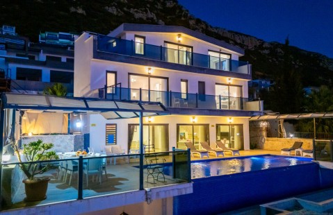 Villa April