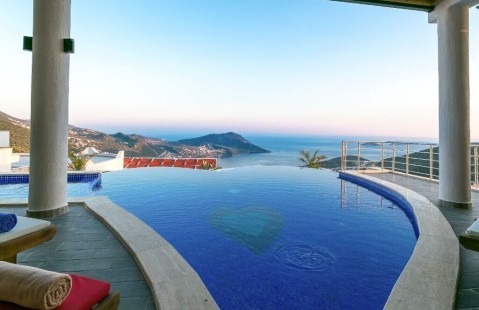 Villa Stone Heart