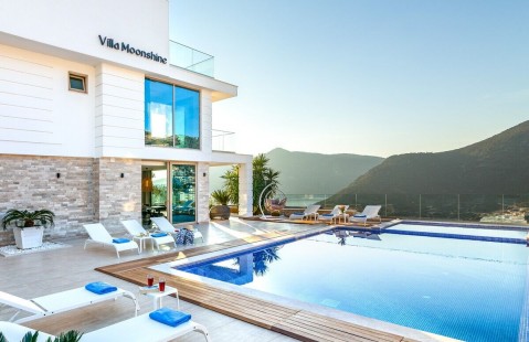 Villa Moonshine