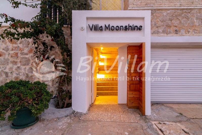 Villa Moonshine