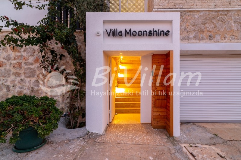 Villa Moonshine