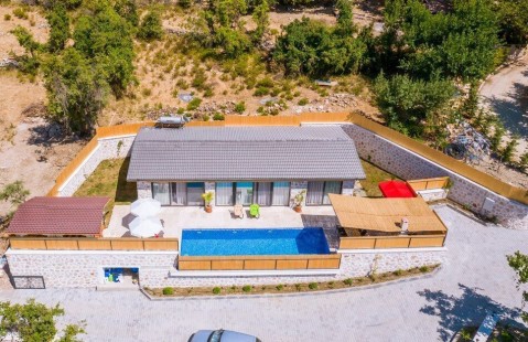 Villa Aqua Stone-