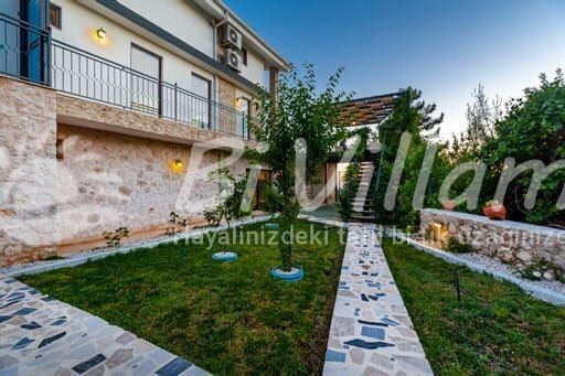 Villa Artemis Gold